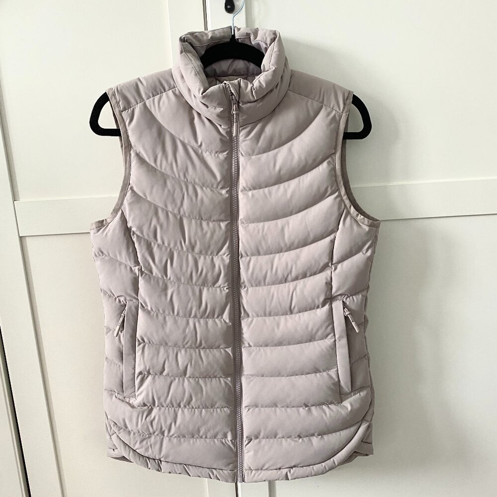 NWOT Athleisure Wind River Hyper-Dri Quilted Puffer Vest in Light Taupe Size XS